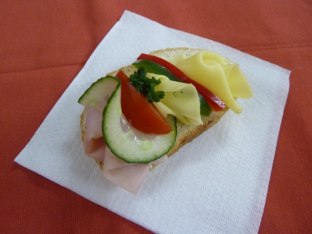 OBLOŽENÝ CHLEBÍČEK ŠUNKOVO SYROVÝ